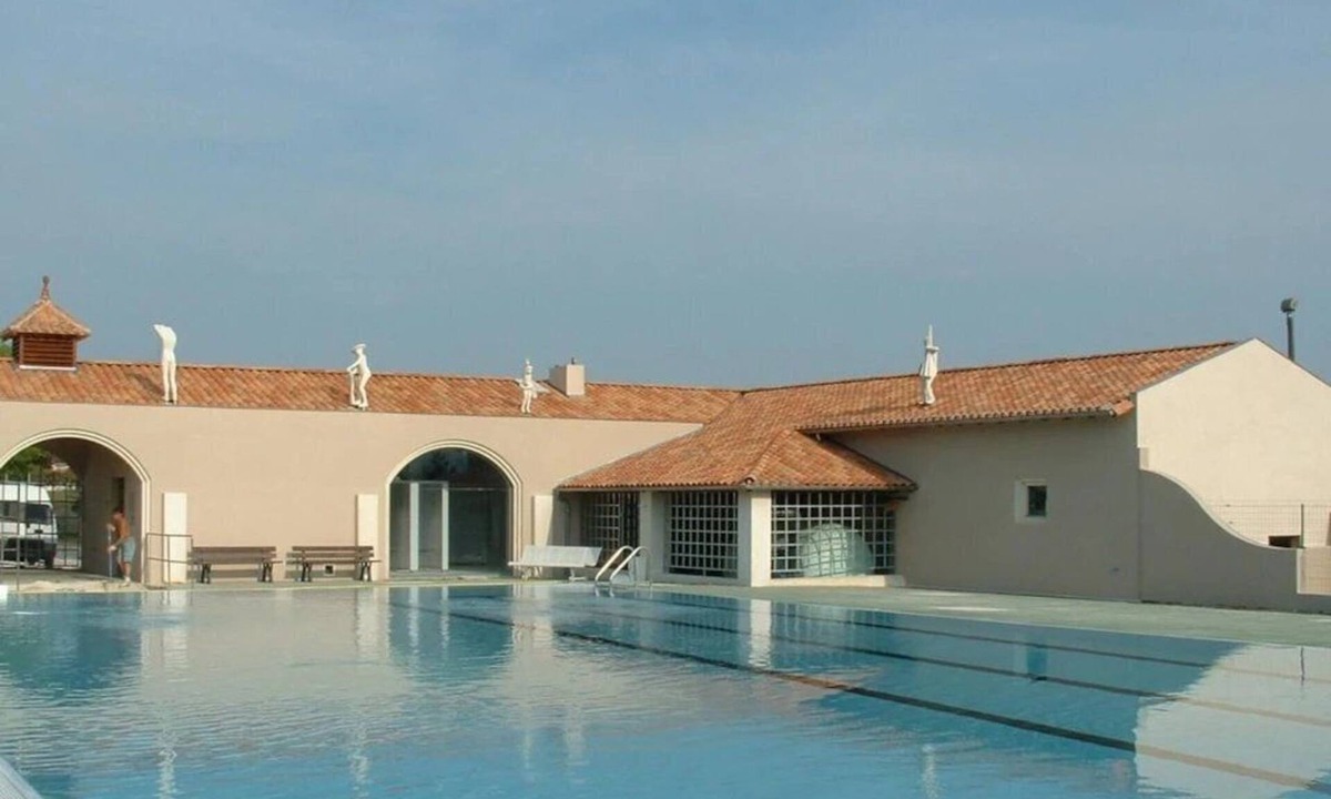 Verteillac House | Camping 3 étoiles - Piscine - eeefah