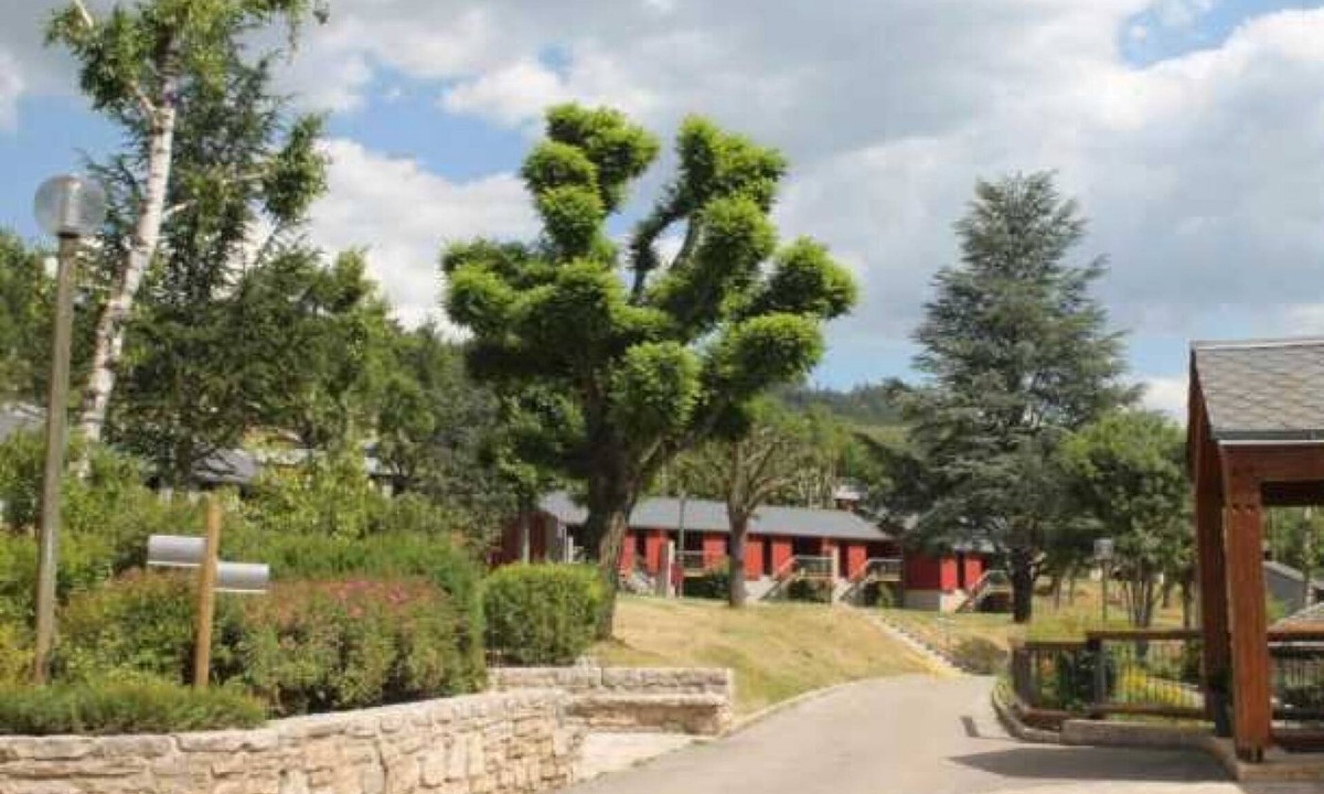 Meyrueis House | Camping 3 étoiles - Piscine - eeeggg