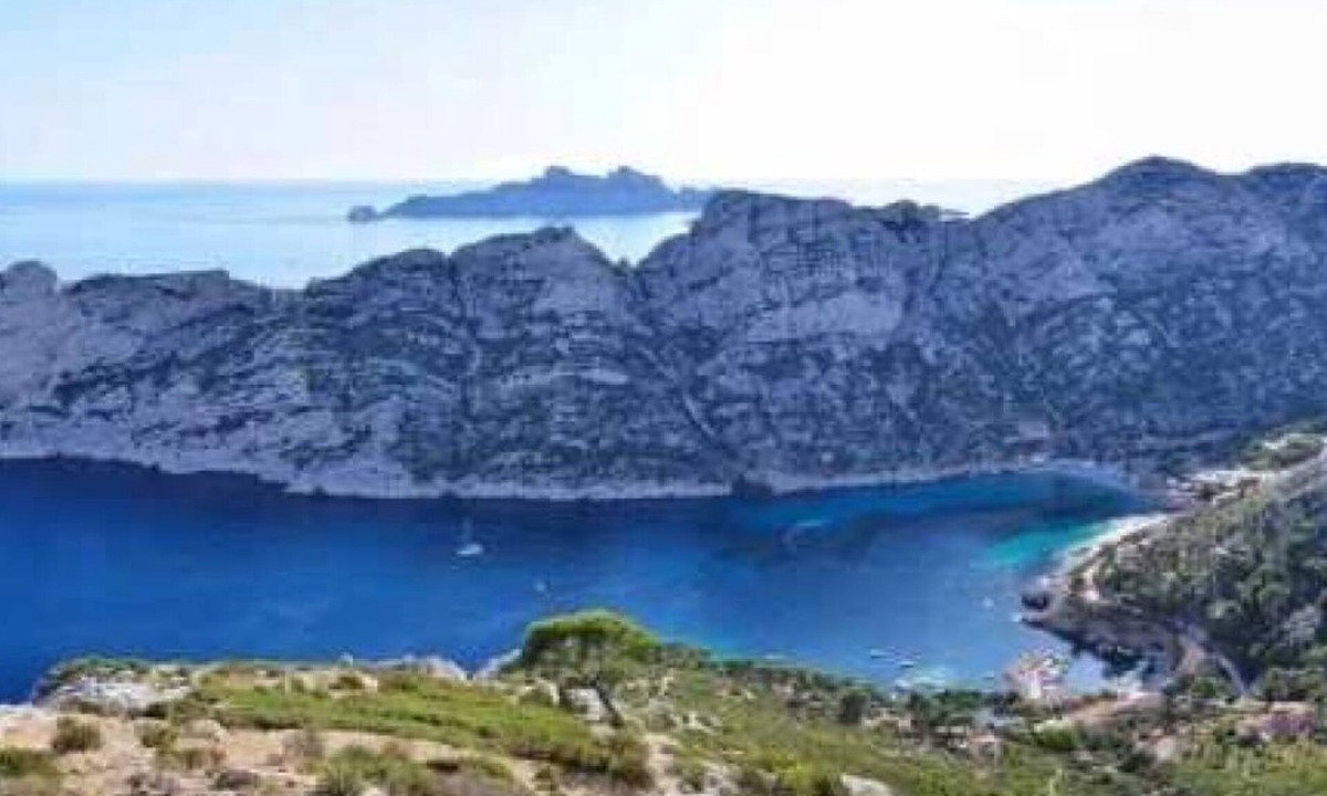 Bollene House | Camping 3 étoiles - Piscine - eehchi