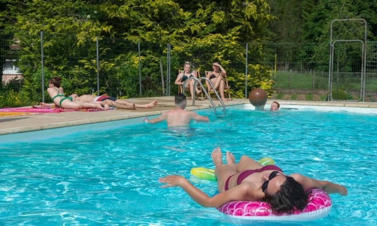 Levier House | Camping 3 étoiles - Piscine - ccbbdhd