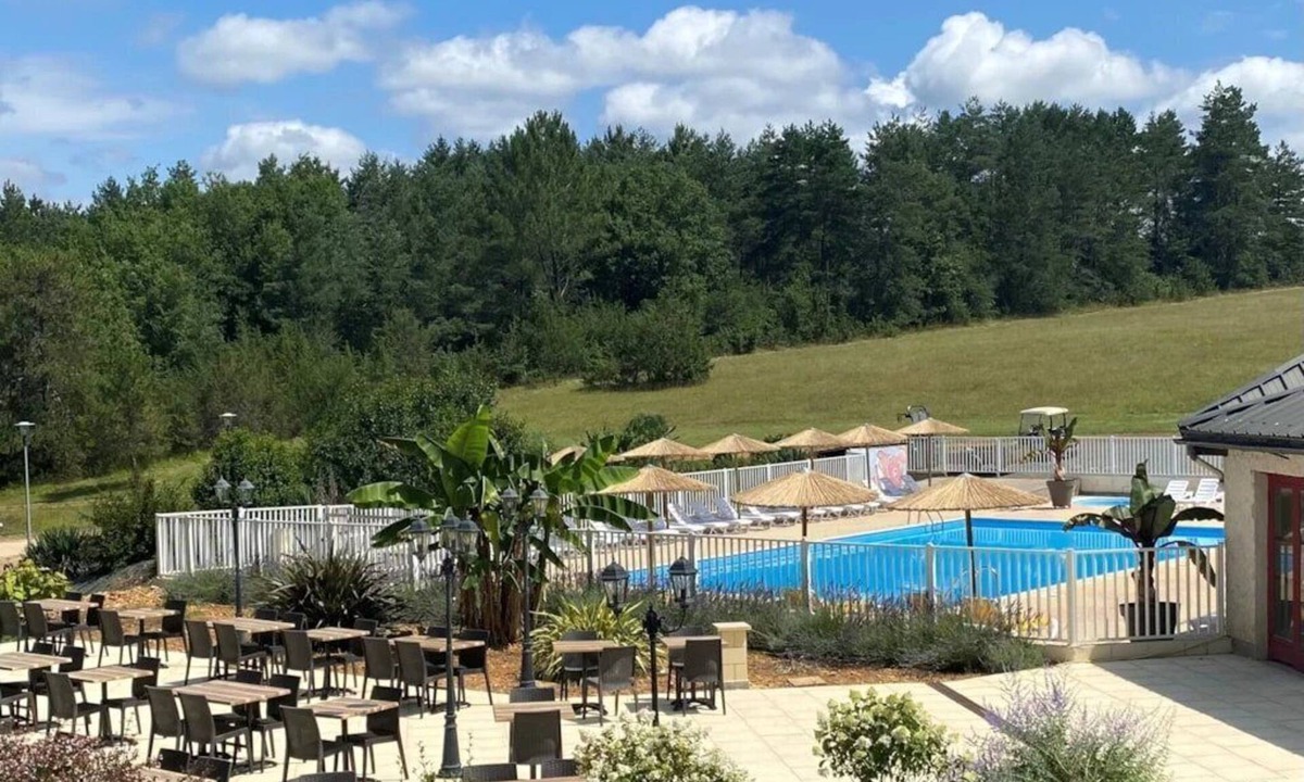 Pezuls House | Camping 3 étoiles - Piscine - ccb0dig