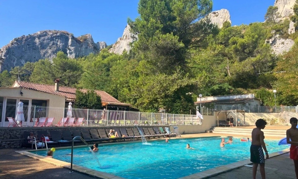 Orgon House | Camping 4 étoiles - Piscine - efahfa