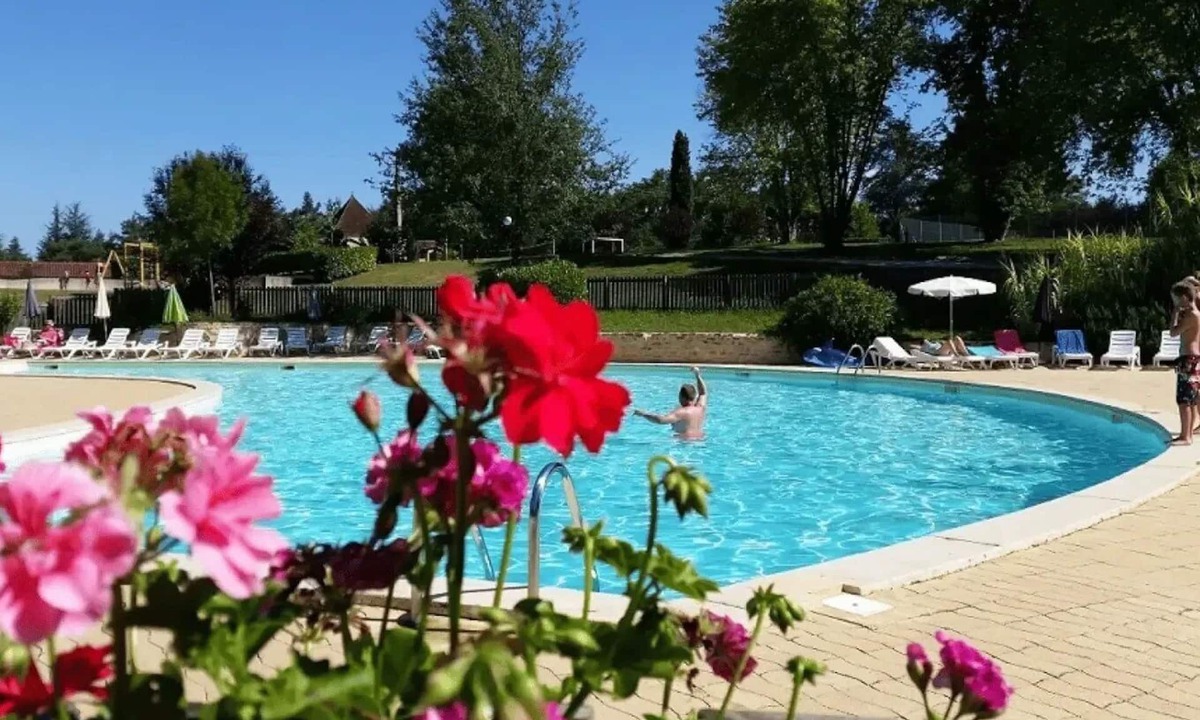 Gourdon House | Camping 5 étoiles - Piscine - ccbefcg