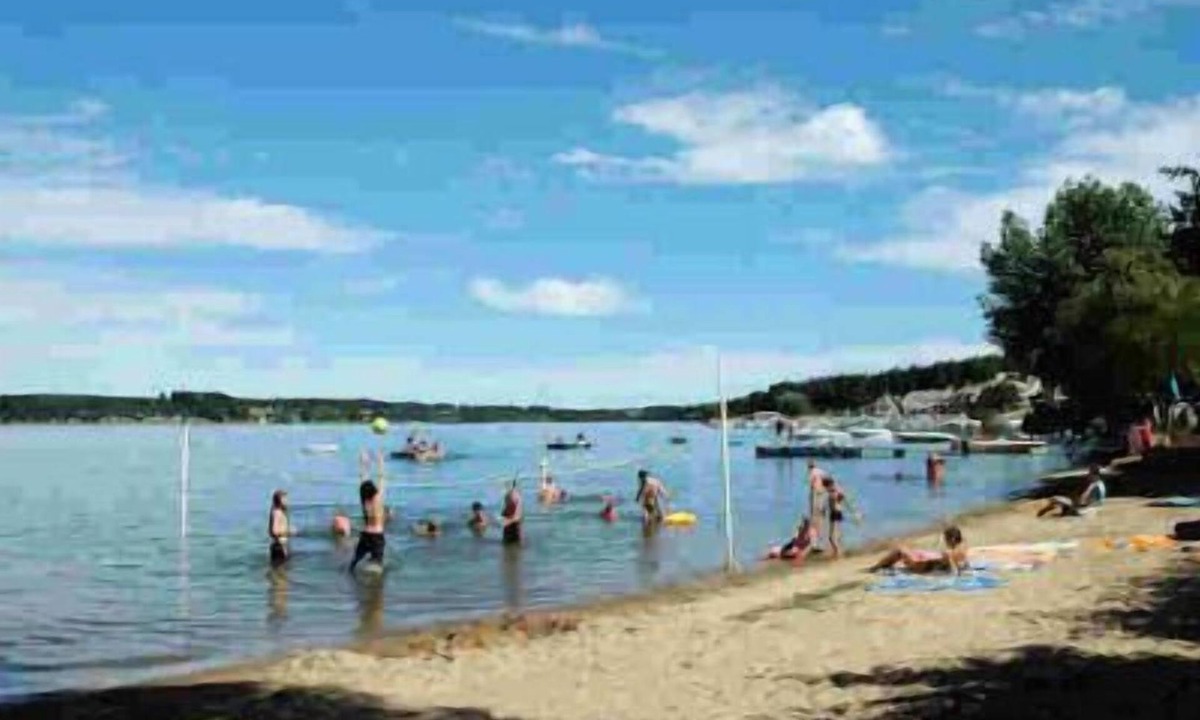 Salles-Curan RV Rental | Camping Beau Rivage**** - Bengali Tent 3 Rooms 4 Persons