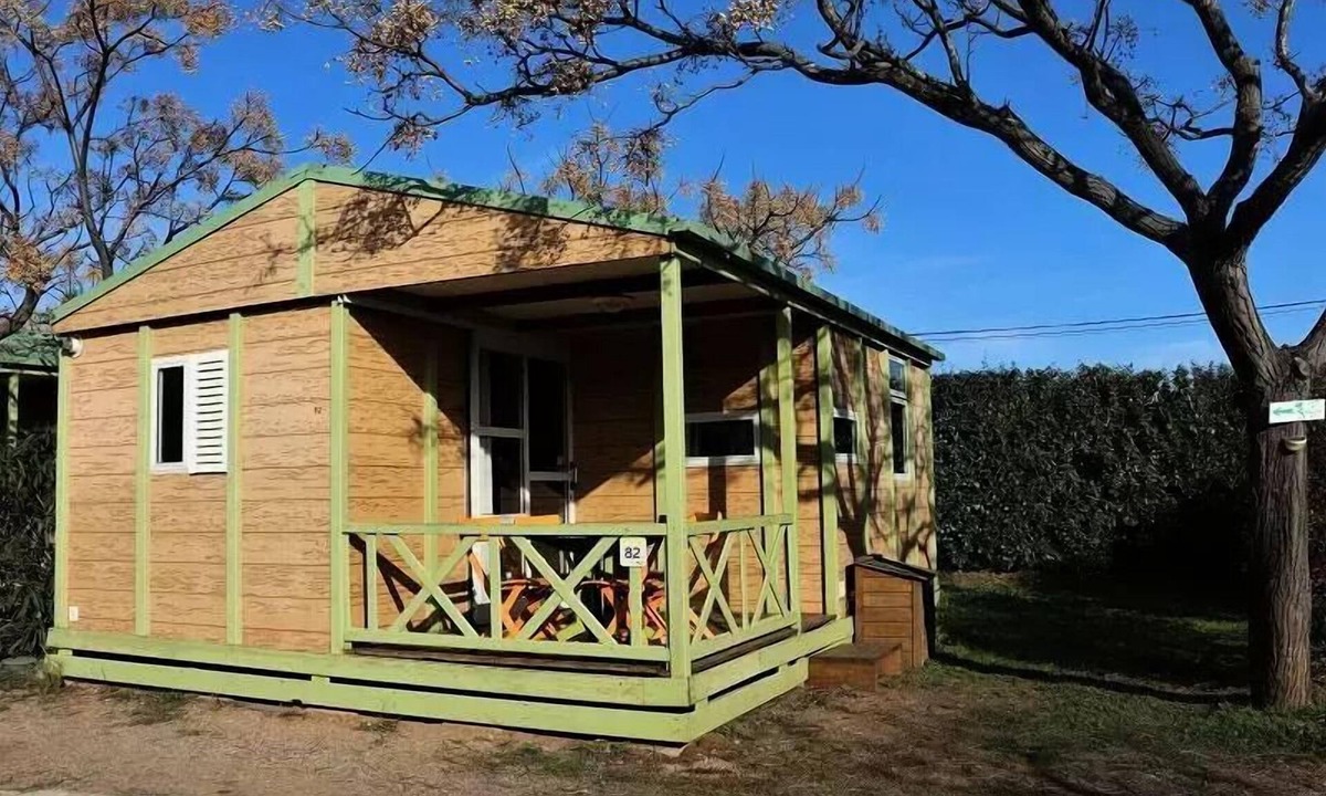 Vic-la-Gardiole Ski Chalet | Camping Flower Altea* - Standard 3-room chalet for 4 people with air conditioning