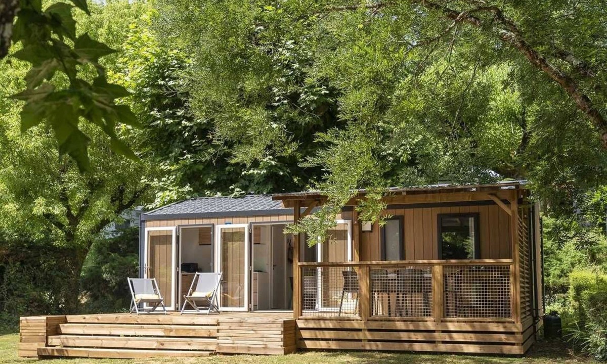 Castelnaud-la-Chapelle House | Camping 4 étoiles - Piscine - eeieab