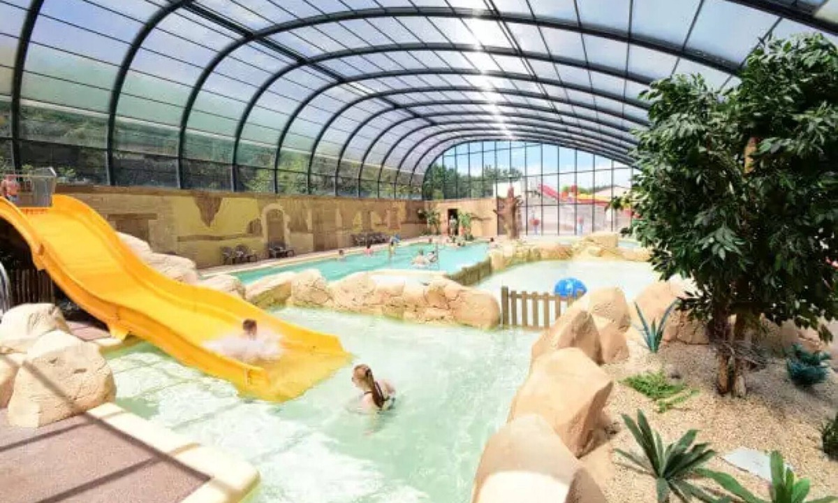 Saint-Julien-des-Landes House | Camping 5 étoiles - Piscine - eebdca