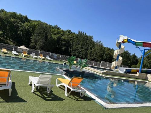Saint-Mande-sur-Bredoire Other | Camping 3 étoiles - Piscine - ccbfa0c