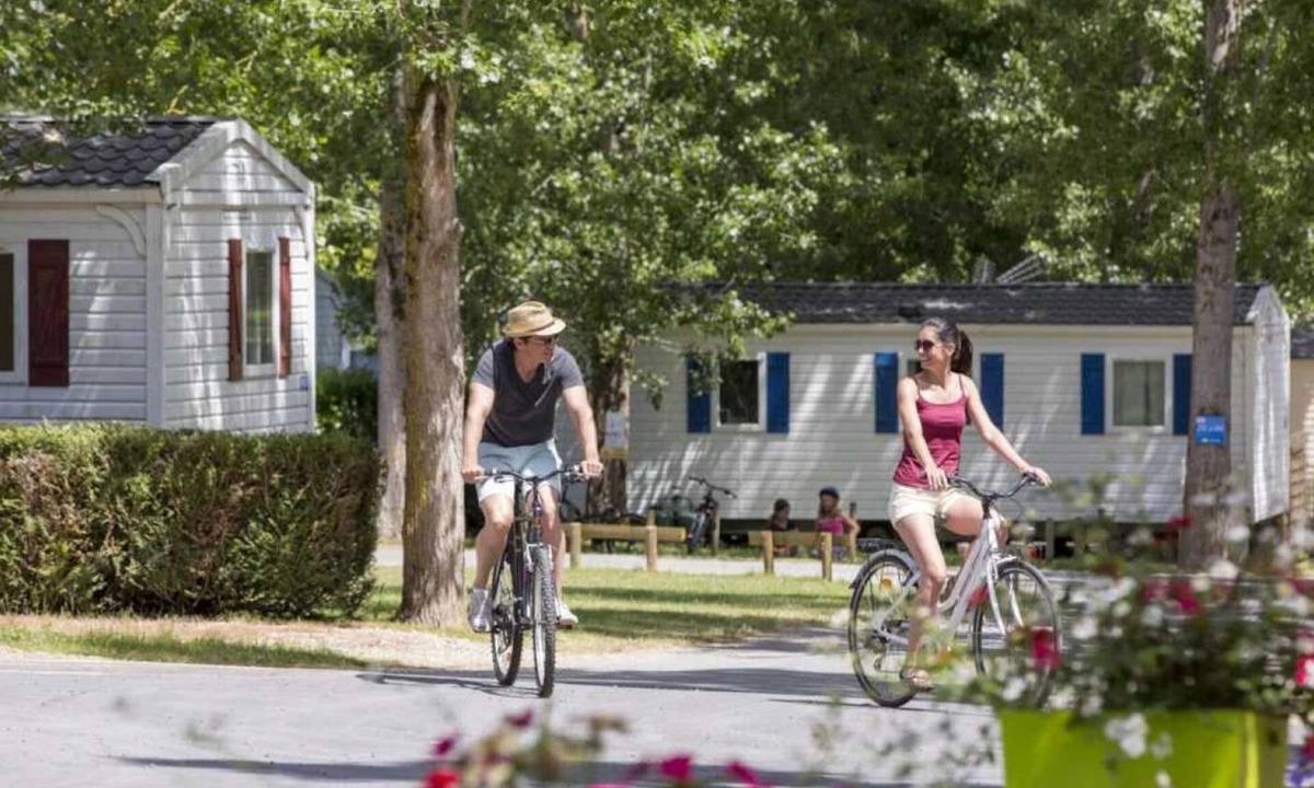 Coulanges House | Camping - Funpass inclus - Piscine - ccafeha