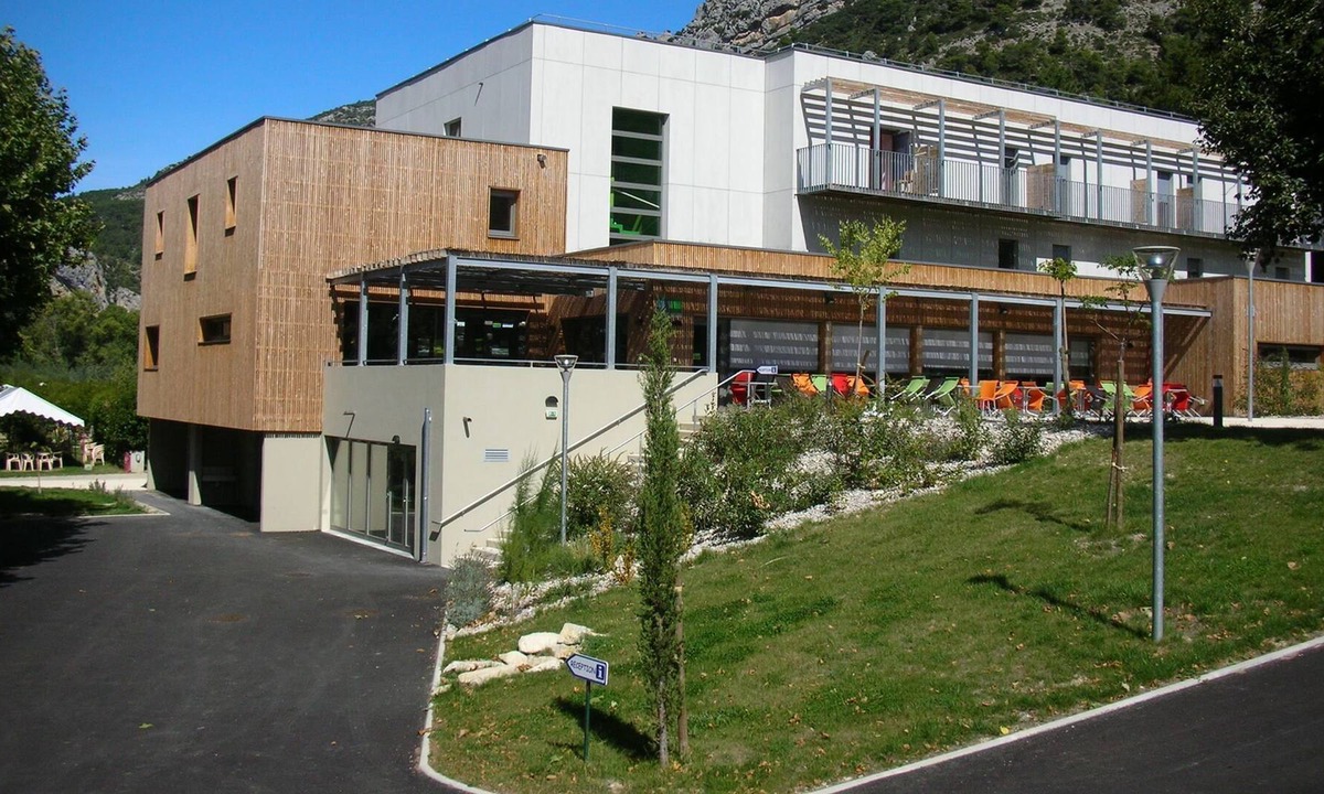 Buis-les-Baronnies RV Rental | Camping La Fontaine d'Annibal