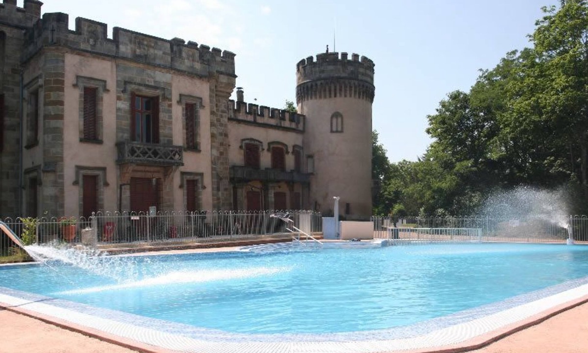 Les Pradeaux RV Rental | Camping La Grange Fort