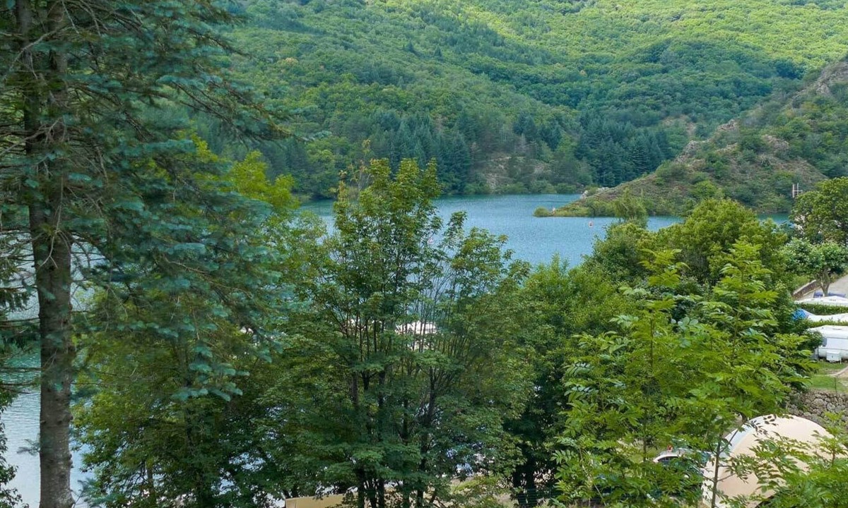 Pourcharesses RV Rental | Camping Lac de Villefort