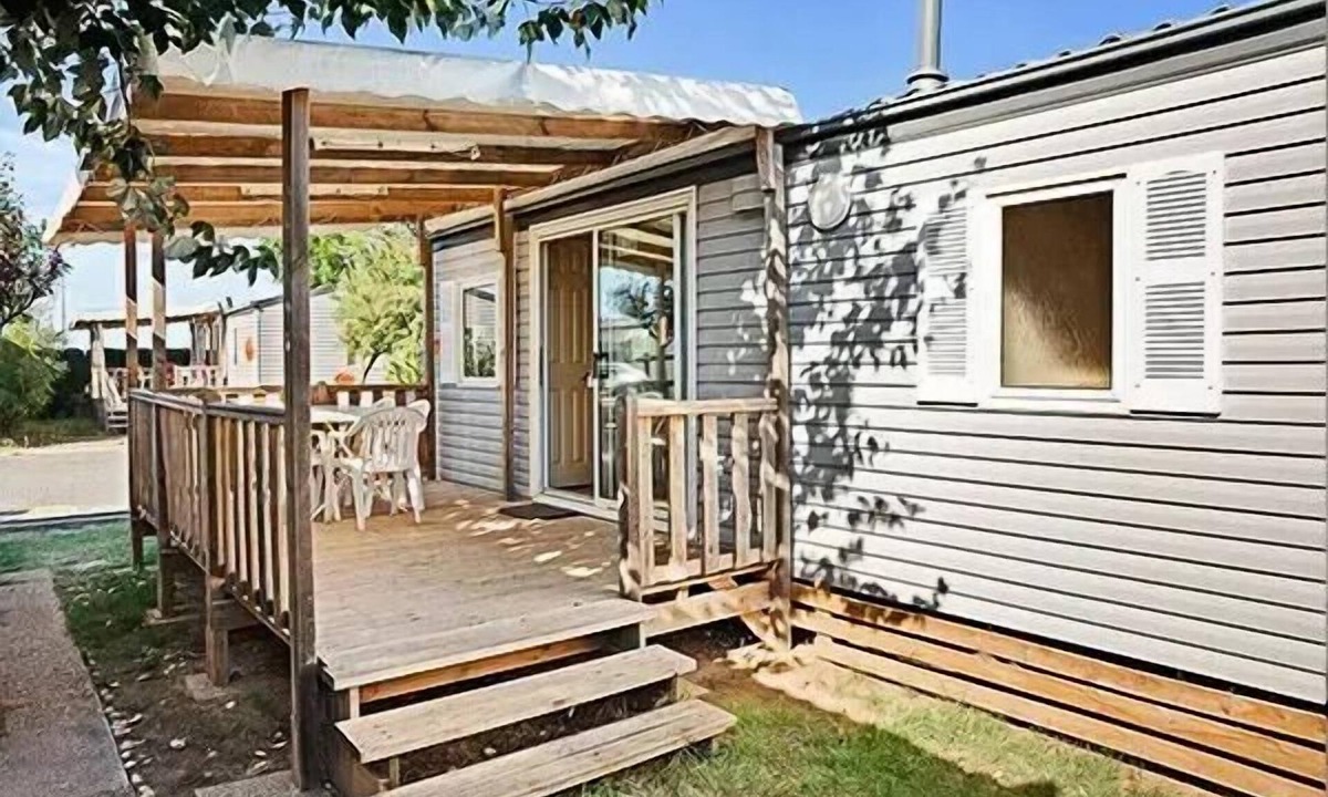Castelnau-de-Montmiral House | Camping Le Chêne Vert* - Mobile home Comfort 4 rooms 6 people
