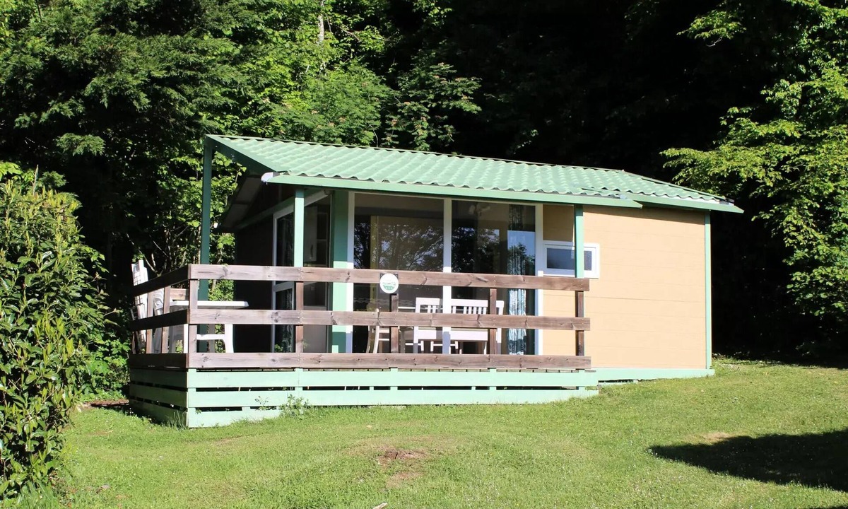 Miribel-les-Echelles Ski Chalet | Camping Le Balcon de Chartreuse* - Chalet Colchique 5 People