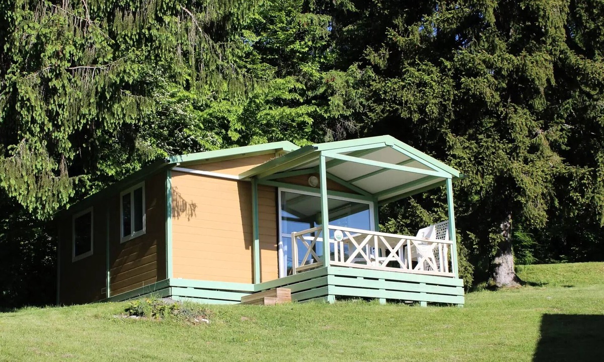 Miribel-les-Echelles Ski Chalet | Camping Le Balcon de Chartreuse* - Chalet Muguet 5 People
