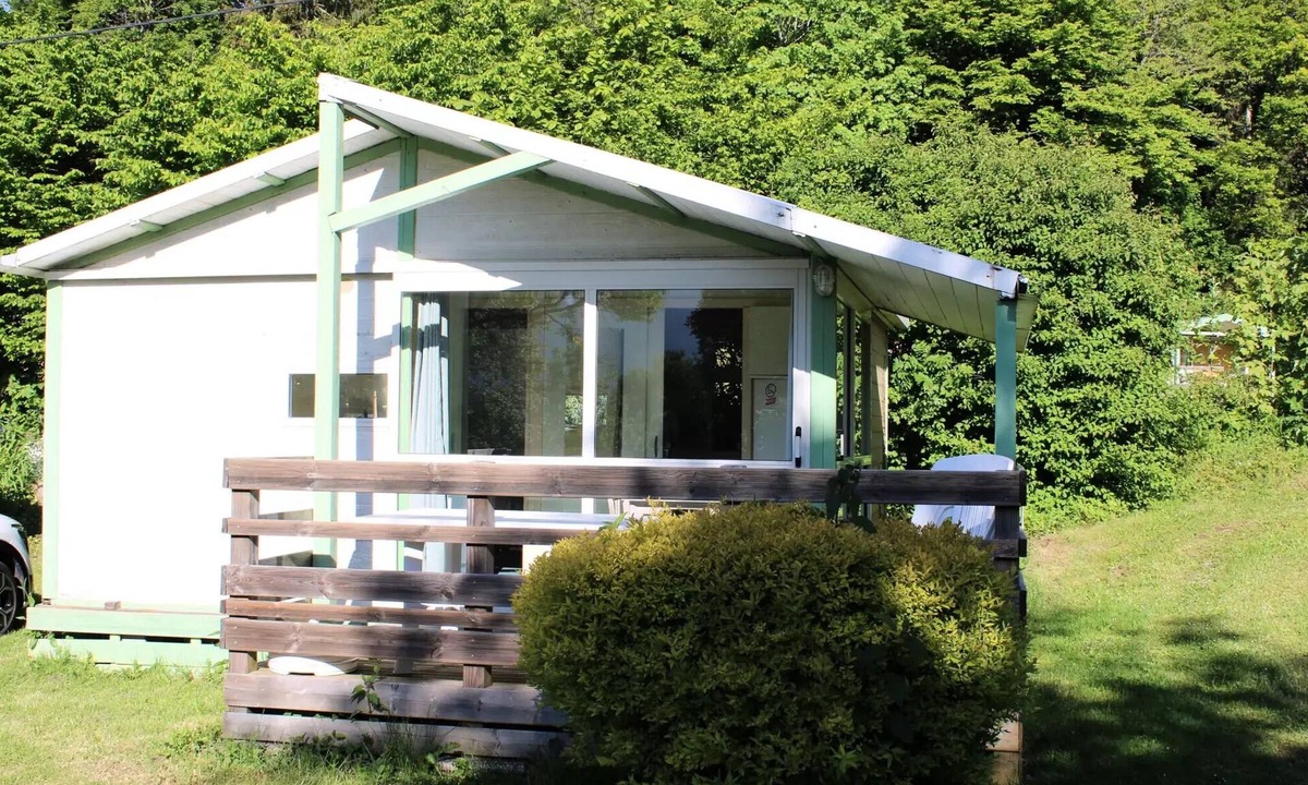 Miribel-les-Echelles Ski Chalet | Camping Le Balcon de Chartreuse* - Chalet Verveine 3 Rooms 5 People