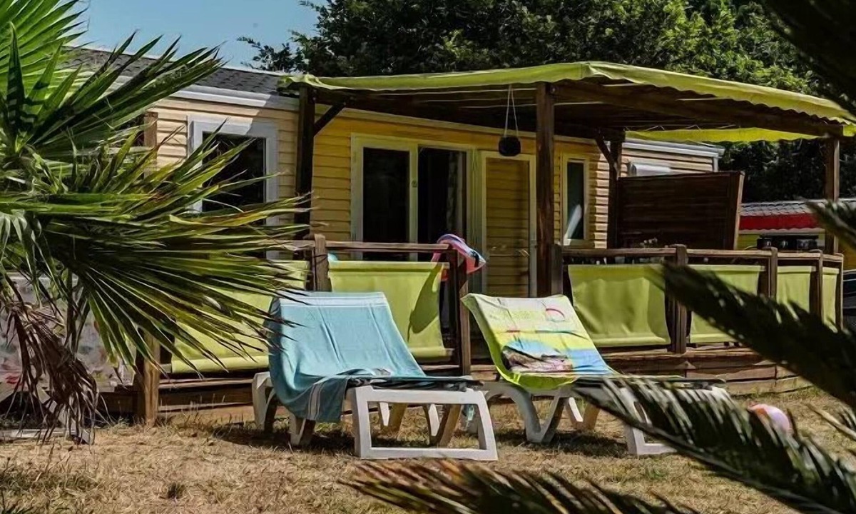 Laroque-des-Alberes House | Camping les Albères* - Mobile home Premium Jacuzzi Air-conditioned 4 rooms 6 people