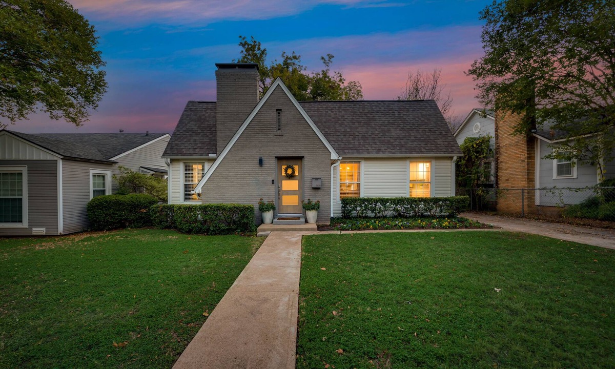 Arlington Heights House | Campout on El Campo located in the Cultural Arts District!