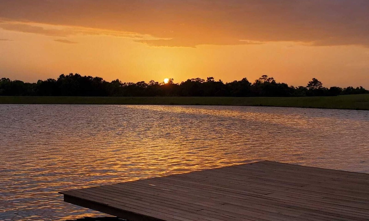 Olney RV Rental | Campsite #5 with Lake Access