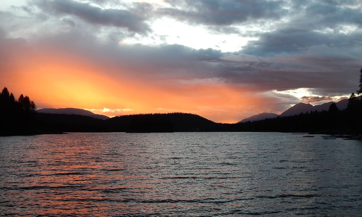 Olney RV Rental | Campsite #8 with Lake Access