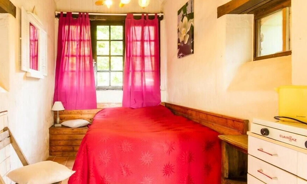 Ingrandes House | Campsite Le Petit Trianon**** - Stone house for 2 people without sanitary facilities