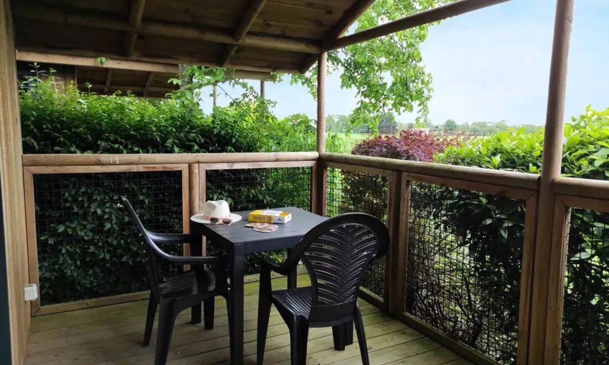 Saint-Laurent-sur-Sevre Cabin | Campsite Le Rouge Gorge* * - CABANE LODGE PREMIUM SOLARO 1 CH 2/4 PERS CLIM TV 4 persons
