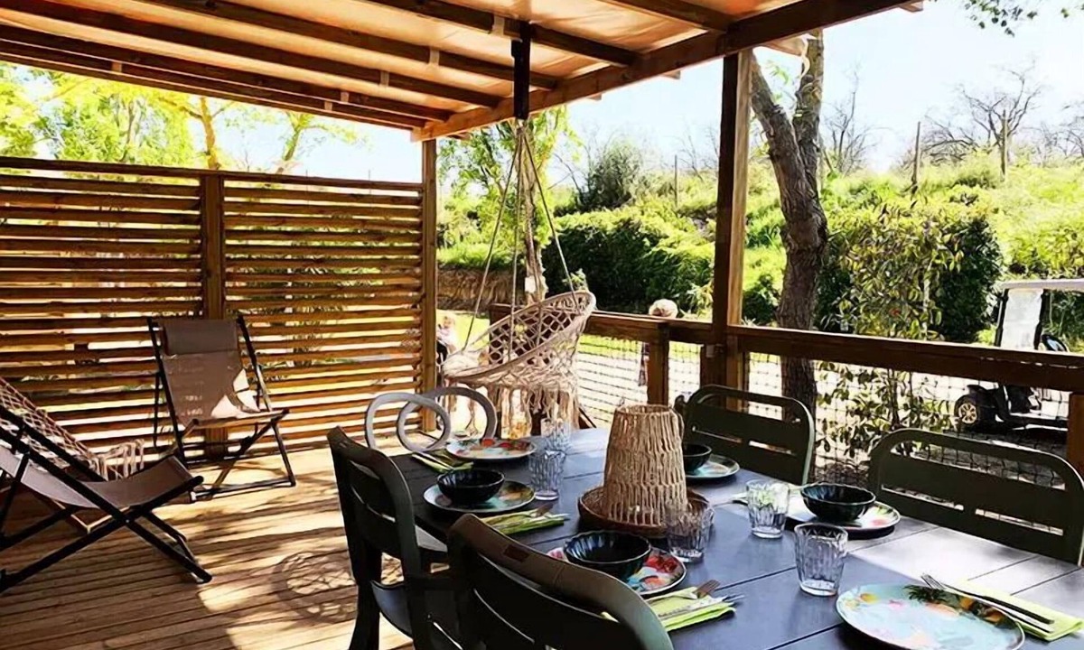 Mirepeisset House | Campsite Le Val de Cesse * - Mobile home PREMIUM 32m2 - 3 bedrooms - TV - dishwasher - air conditioning - covered terrace - 6 people