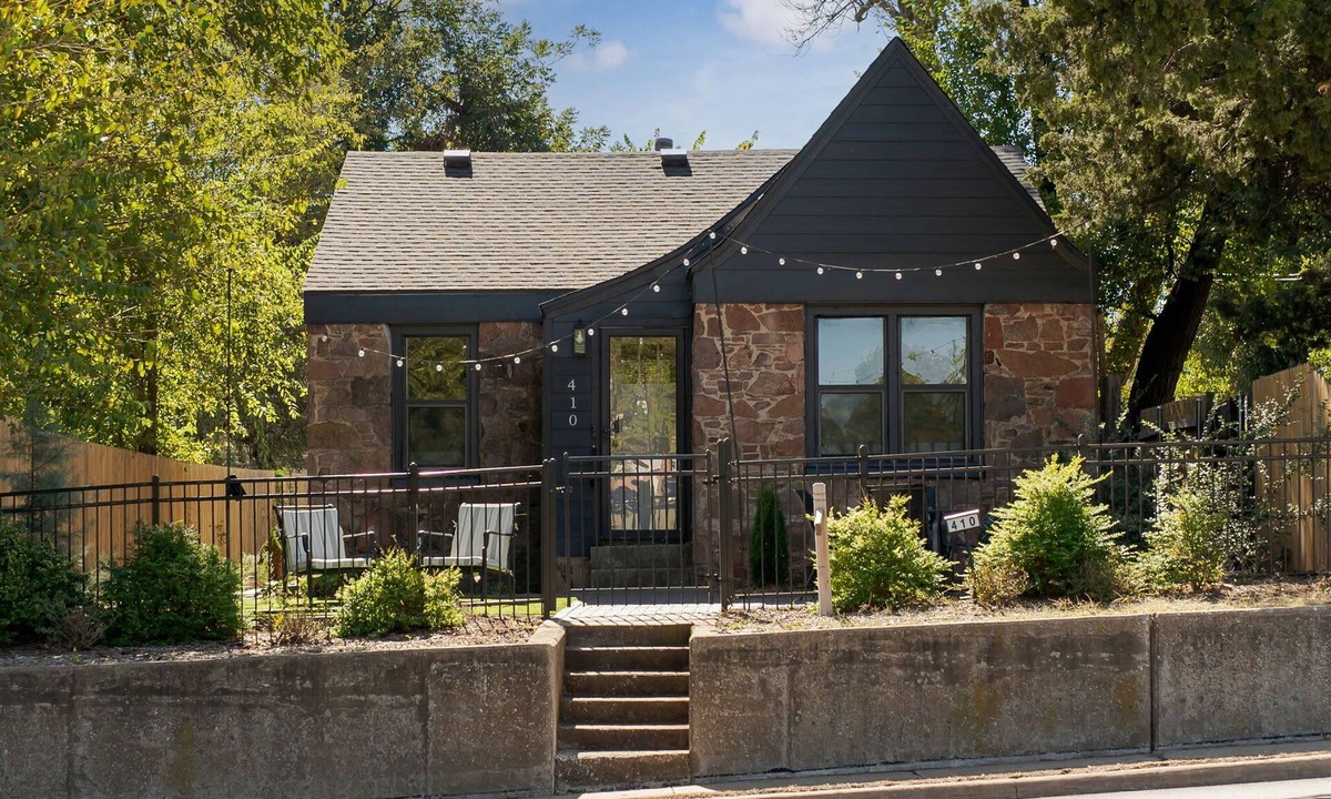 Edmond House | Campus Cottage UCO Route 66, Edmond