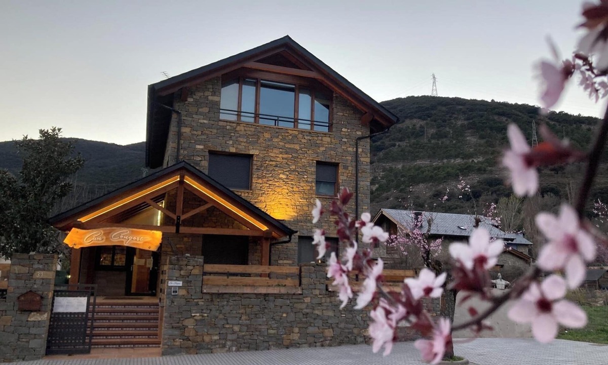 Montardit de Baix Cottage | Can Congost is a typical Catalan Pyrenean house of 240m with 5 bedrooms and 5 bathrooms.
