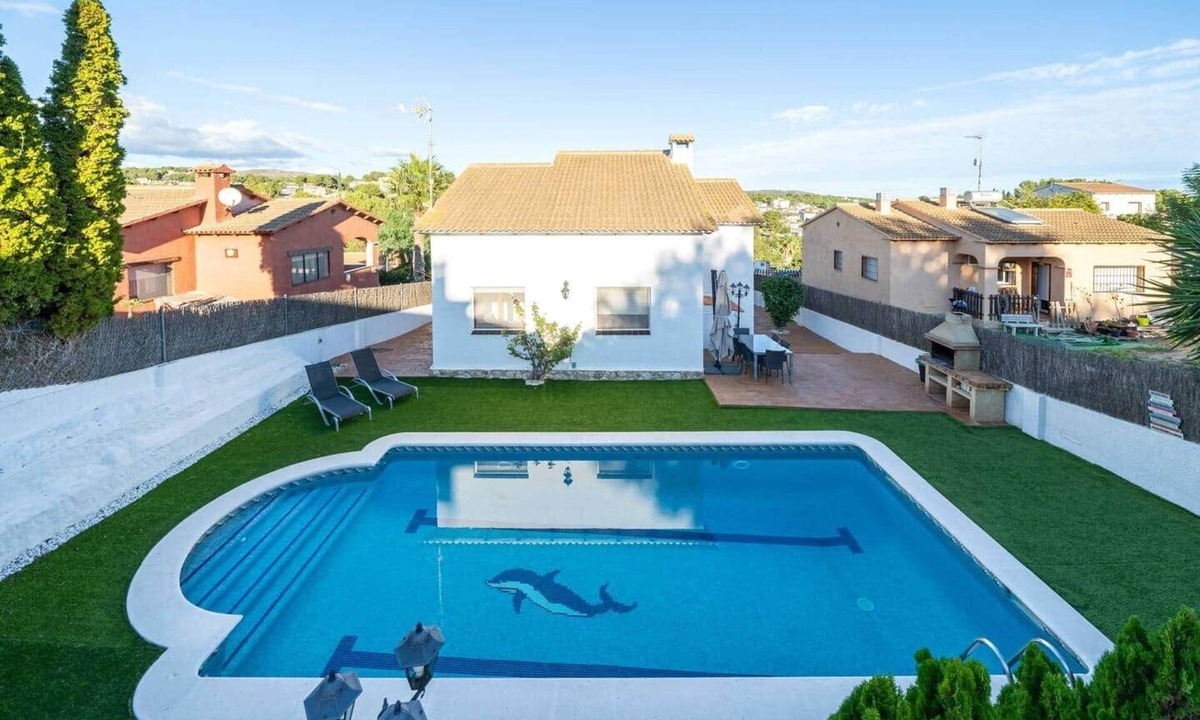 La Pobla de Montornes House | Can Roure: swimming pool and serenity