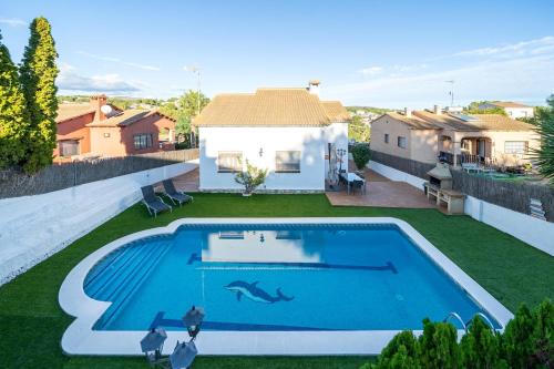 El Castell de Montornes House | Can Roure piscina y serenidad