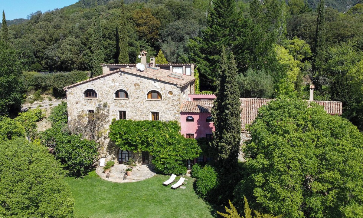 Sales de Llierca Cottage | Can Serola, Spectacular farmhouse with 8 suites, large garden and pool, ideal for groups.