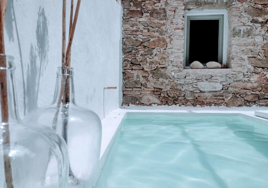 Sant Jordi Desvalls House | CAN TANDO Restored catalan old barn to enjoy peaceful rural simplicity