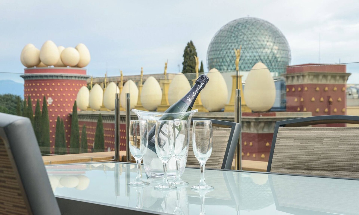 Figueres Apartment | Can you imagine staying right in front of the Dalí Museum?