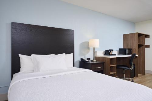 Winnipeg Hotel | Canad Inns Destination Centre Windsor Park