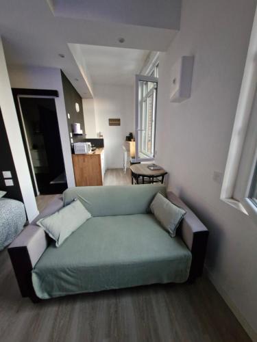 Valenciennes Apartment | Canada 6