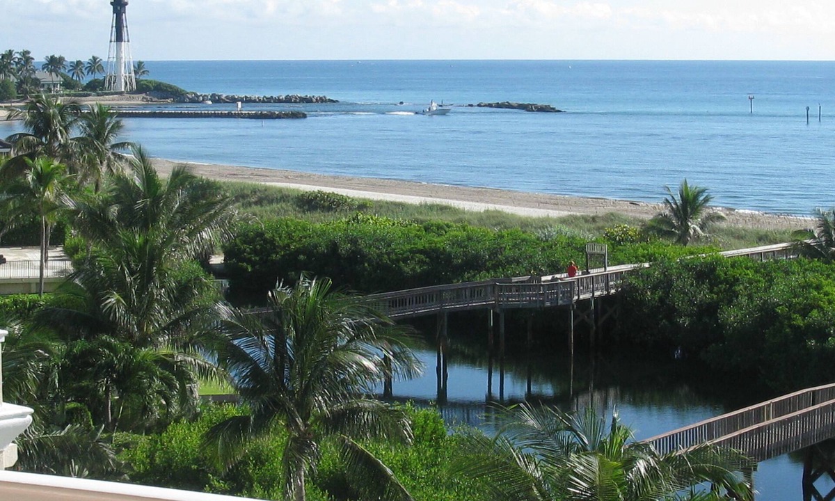 Pompano Beach Hotel | Canada House Pompano Beach