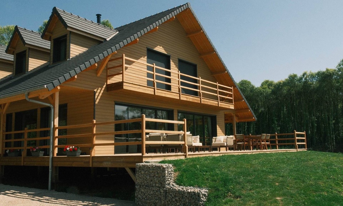 Gamaches Ski Chalet | Canadian house on stilts - Lakeside