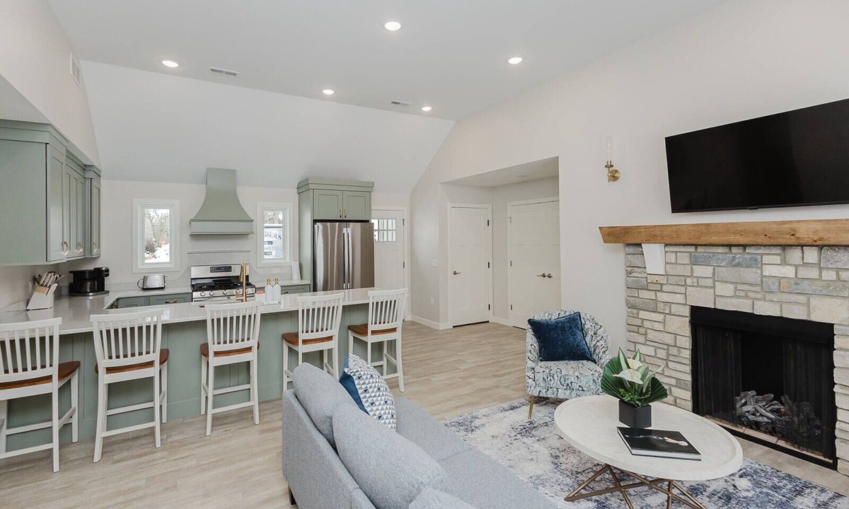 Pigeon House | Canal Access Sleeps 7 Fire Pit Sand Point