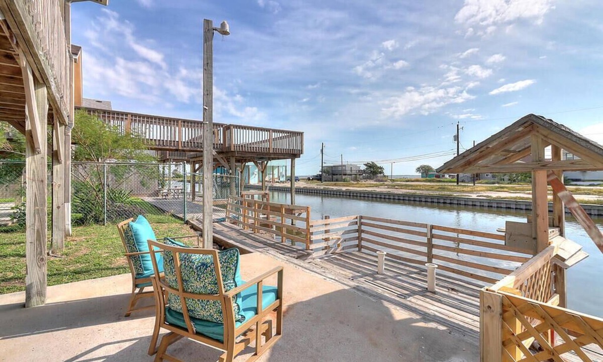Flour Bluff House | Canal Front Beach House with Laguna Madre Views. Flour Bluff, Corpus Christi.n