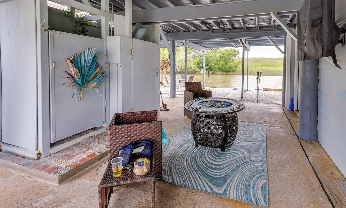 Freeport House | Canal-Front Freeport Home ~ 4 Mi to Surfside Beach
