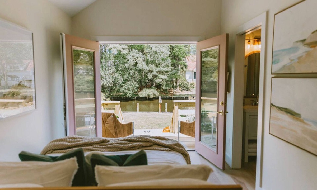 Southern Shores House | Canal front, Modern Tiny House! Bikes. Fire pit!