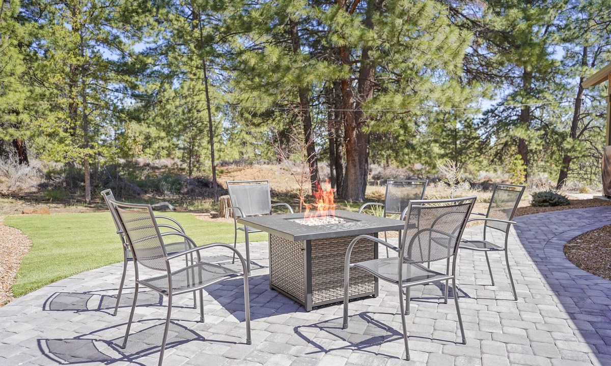 Deschutes River Woods House | Canal Front, Relaxing and Serene