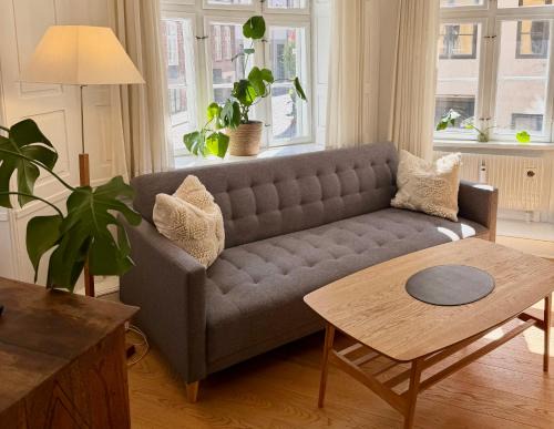 Copenhagen City Centre Apartment | Canal-Side Cosy Apartment - Gammel Statnd
