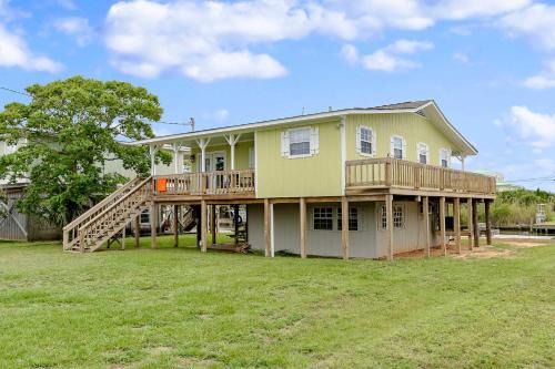 Royal Lagoons House | Canal side home with room for a boat