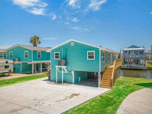 Galveston House | Canalfront Home With Huge Deck and Near the Beach