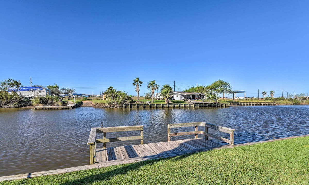 Cedar Lane Cabin | Canalfront Sargent Cabin w/Patio: 1 Mi to Beach!