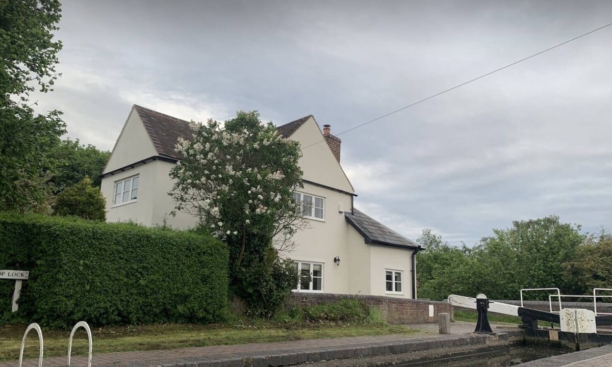 Himley Cottage | Canalside Lock House