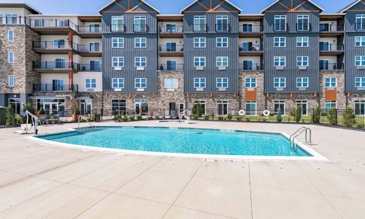 Canandaigua Condo | Canandaigua Condo w/Restaurant and Pool/Hot Tub