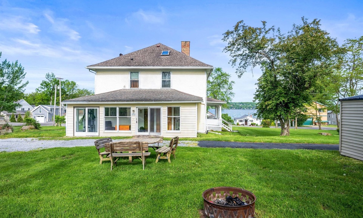 Canandaigua House | Canandaigua Lake Access | Fire Pit | 5 Bedrooms